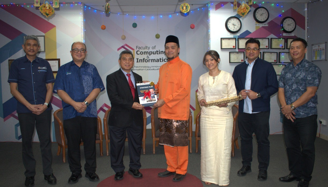 Majlis Penyerahan Dokumen Hala Tuju Pelan Strategik Fakulti Komputeran dan Informatik 2026-2030